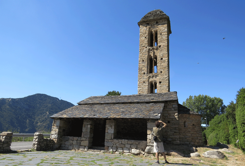 Madera y mamposteria en las iglesias románicas de Andorra
