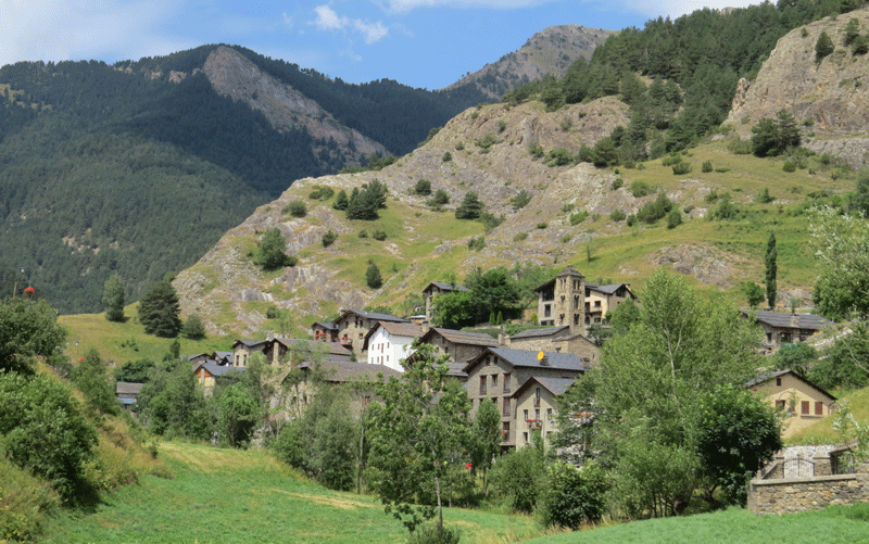 Madera y mamposteria en las iglesias románicas de Andorra