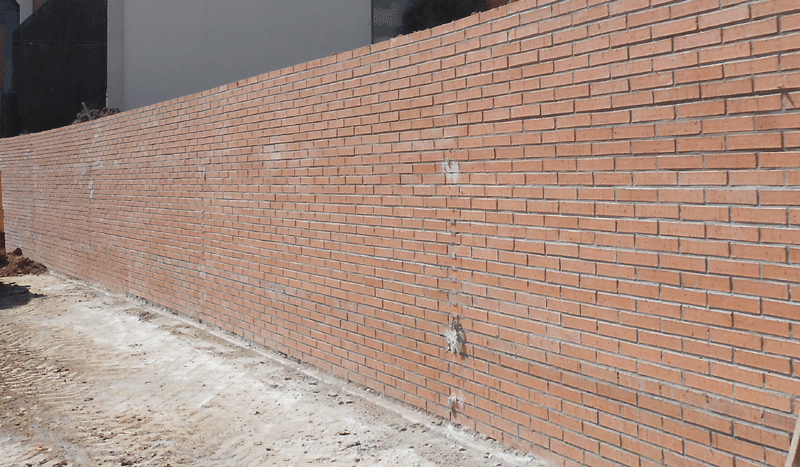 Cálculo de muro de contención de fábrica armada para reparación estructural