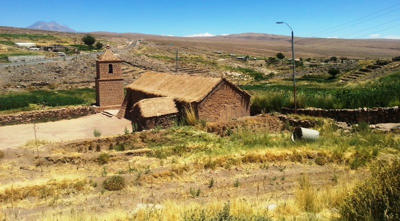 Arquitectura de adobe en las iglesias de Atacama, Chile. Construcciones antisismicas