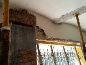 Error en el proceso de ejecución de un cargadero doble en un muro de carga.