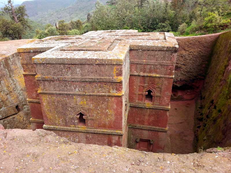 Iglesias talladas en la roca de lalibela, etiopía. san Jorge o biete georghes