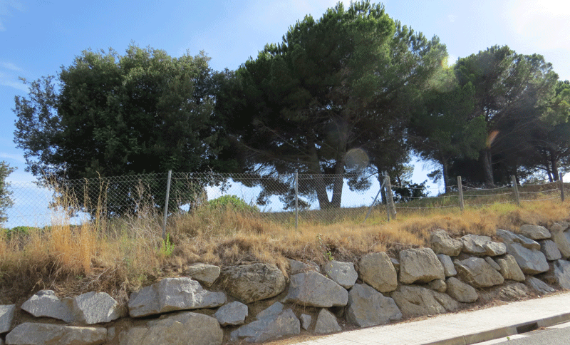 Muro de contención de piedra por gravedad