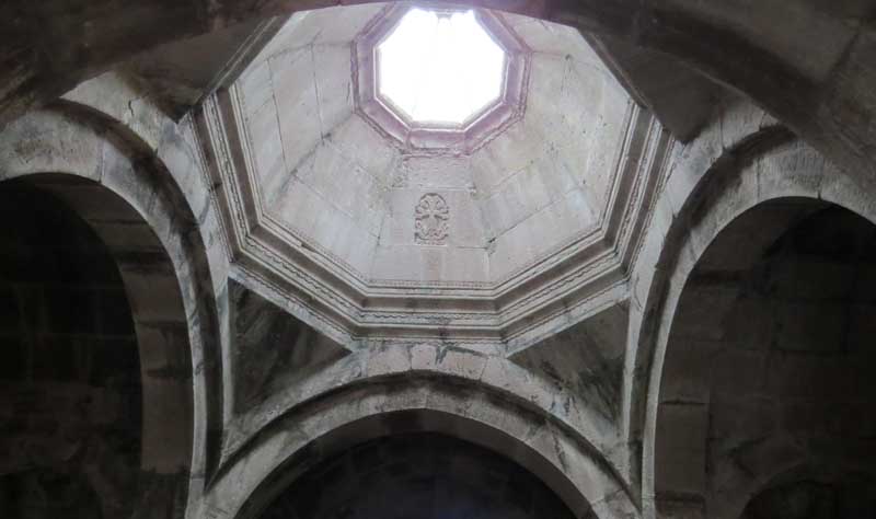 Nártex del monasterio Goshavank, Armenia